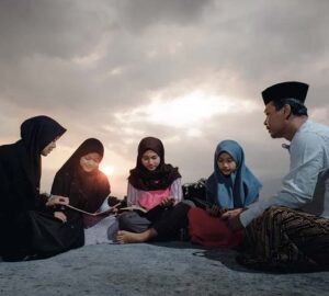 Orang Tua adalah Guru Pertama