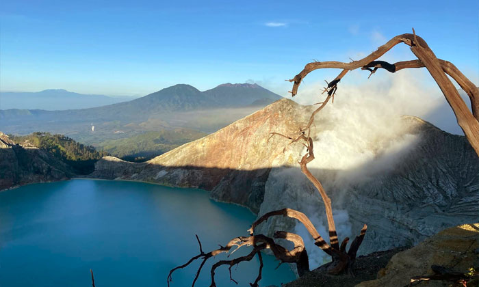 fenomena api biru kawah ijen